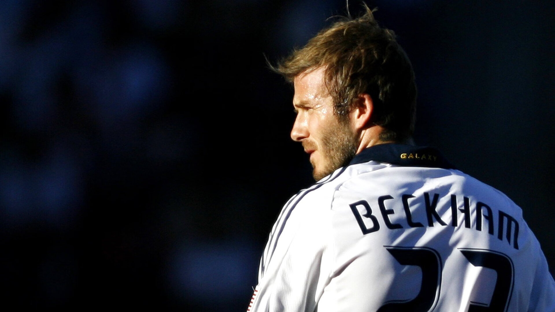 国家队主帅坦言期待年轻球员挑起大梁，国家队主力阵容